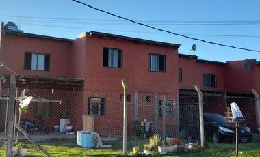 Dúplex en venta - 3 dormitorios 3 baño - Cochera - 135mts2 - Melchor Romero