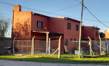 Dúplex en venta - 3 dormitorios 3 baño - Cochera - 135mts2 - Melchor Romero