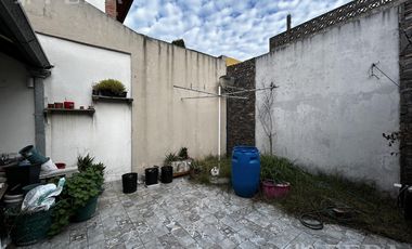 Venta de casa de 3 ambientes con cochera en Wilde