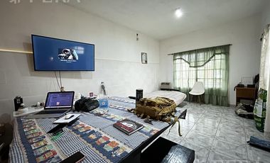 Venta de casa de 3 ambientes con cochera en Wilde