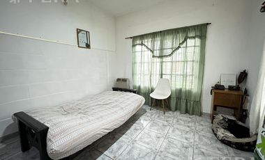 Venta de casa de 3 ambientes con cochera en Wilde