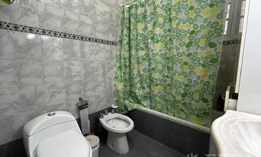 Venta de casa de 3 ambientes con cochera en Wilde