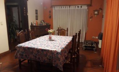 Casa en venta - 3 Dormitorios 1 Baño - Cochera - 405Mts2 - Burzaco
