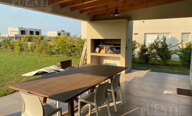 Casa - Barrio Santa Juana - Venta
