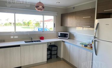 Casa - Barrio Santa Juana - Venta