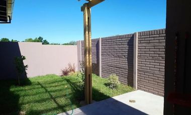 Casa en venta - 2 dormitorios 1 baño - 70mts2 - La Lucila Del Mar