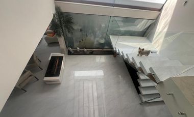 CASA DE LUJO REMODELADA EN VENTA