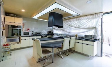 CASA DE LUJO REMODELADA EN VENTA