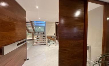 CASA DE LUJO REMODELADA EN VENTA