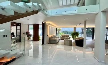 CASA DE LUJO REMODELADA EN VENTA