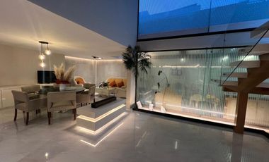 CASA DE LUJO REMODELADA EN VENTA