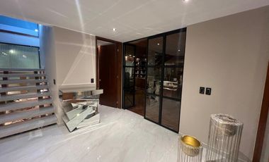 CASA DE LUJO REMODELADA EN VENTA