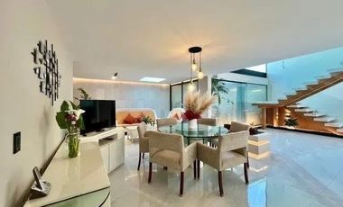 CASA DE LUJO REMODELADA EN VENTA