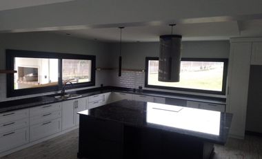 Casa en venta - 3 Dormitorios 5 Baños - 690Mts2 - Mar del Plata