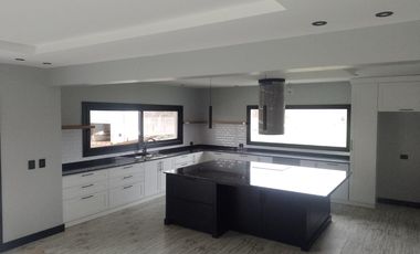 Casa en venta - 3 Dormitorios 5 Baños - 690Mts2 - Mar del Plata