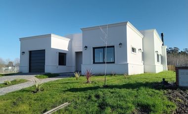 Casa en venta - 3 Dormitorios 5 Baños - 690Mts2 - Mar del Plata