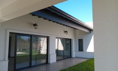 Casa en venta - 3 Dormitorios 5 Baños - 690Mts2 - Mar del Plata