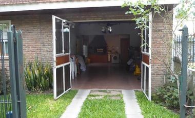 Excelente chalet ubicada en José Marmol