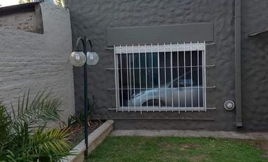 Excelente chalet ubicada en José Marmol