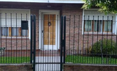 Excelente chalet ubicada en José Marmol