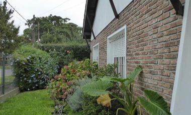 Excelente chalet ubicada en José Marmol