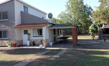 Casa en venta - 3 Dormitorios 1 Baño - 782Mts2 - Mercedes
