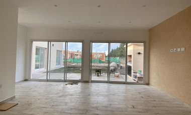Venta a estrenar Casa de 4 amb con parrilla y pileta Canning Barrio Santa Ines