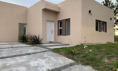 Venta a estrenar Casa de 4 amb con parrilla y pileta Canning Barrio Santa Ines