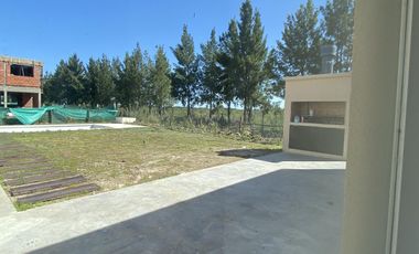 Venta a estrenar Casa de 4 amb con parrilla y pileta Canning Barrio Santa Ines