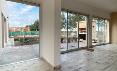 Venta a estrenar Casa de 4 amb con parrilla y pileta Canning Barrio Santa Ines