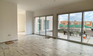 Venta a estrenar Casa de 4 amb con parrilla y pileta Canning Barrio Santa Ines