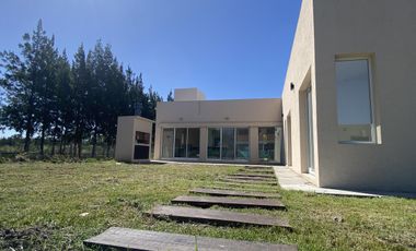 Venta a estrenar Casa de 4 amb con parrilla y pileta Canning Barrio Santa Ines