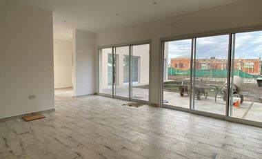 Venta a estrenar Casa de 4 amb con parrilla y pileta Canning Barrio Santa Ines