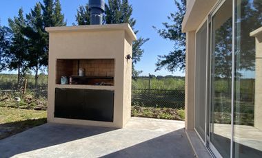 Venta a estrenar Casa de 4 amb con parrilla y pileta Canning Barrio Santa Ines