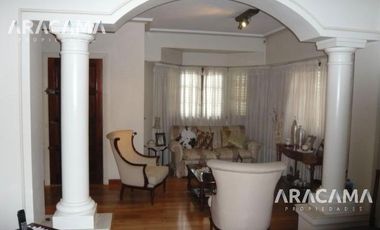 Importante chalet en zona residencial - Monte Grande