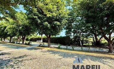Terreno Residencial en Venta en Esquina Frente Jardin Esmeralda Norte Colima