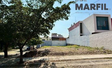 Terreno Residencial en Venta en Esquina Frente Jardin Esmeralda Norte Colima
