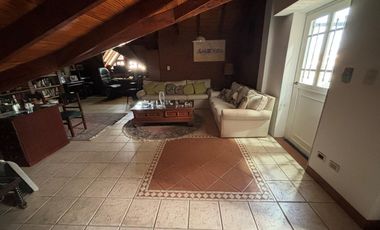 Casa 4 ambientes con detalles de categoría. Florida.