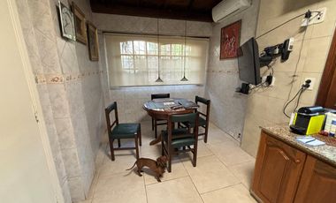 Casa 4 ambientes con detalles de categoría. Florida.