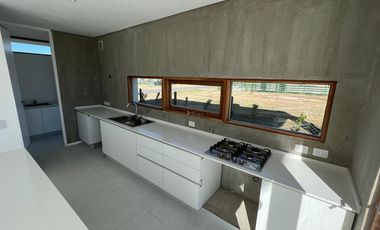 Casa Venta o Alq. de 3 dorm en Ceibos, Puertos del Lago