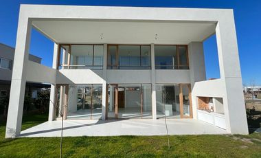 Casa Venta o Alq. de 3 dorm en Ceibos, Puertos del Lago
