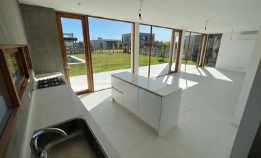Casa Venta o Alq. de 3 dorm en Ceibos, Puertos del Lago