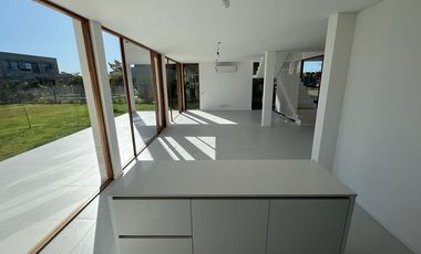 Casa Venta o Alq. de 3 dorm en Ceibos, Puertos del Lago