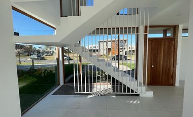 Casa Venta o Alq. de 3 dorm en Ceibos, Puertos del Lago