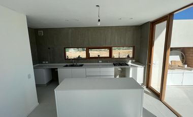 Casa Venta o Alq. de 3 dorm en Ceibos, Puertos del Lago