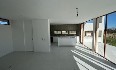 Casa Venta o Alq. de 3 dorm en Ceibos, Puertos del Lago