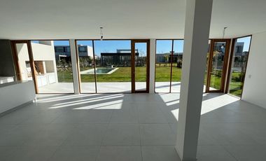 Casa Venta o Alq. de 3 dorm en Ceibos, Puertos del Lago