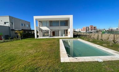 Casa Venta o Alq. de 3 dorm en Ceibos, Puertos del Lago