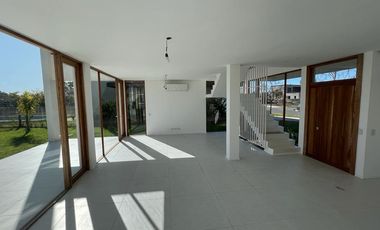 Casa Venta o Alq. de 3 dorm en Ceibos, Puertos del Lago