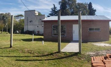 Casa a estrenar en Barrio Cerrado sin expensas El Relincho Bosques Souriguez sobre lote de 600 m2.